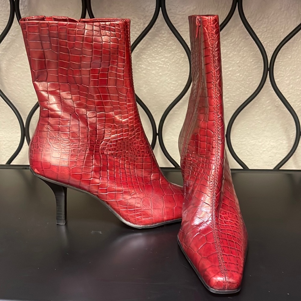 Antonio Melani Red Snakeskin Sipper Boots, 6m Women’s, Ladies